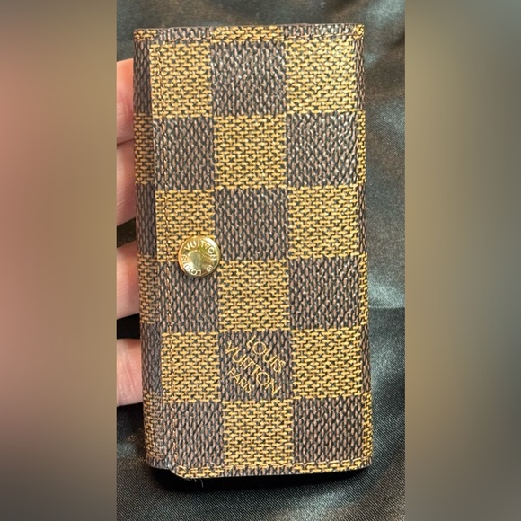 Louis Vuitton key holder - Picture 1 of 12